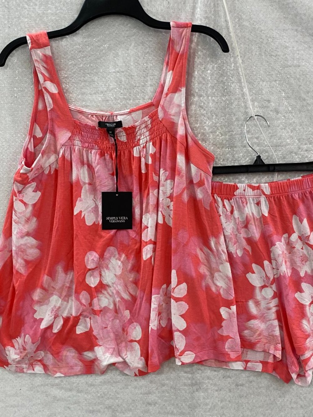Simply Vera Wang Short Pajamas Pink Floral Women's M Smocked Square Top Pockets.